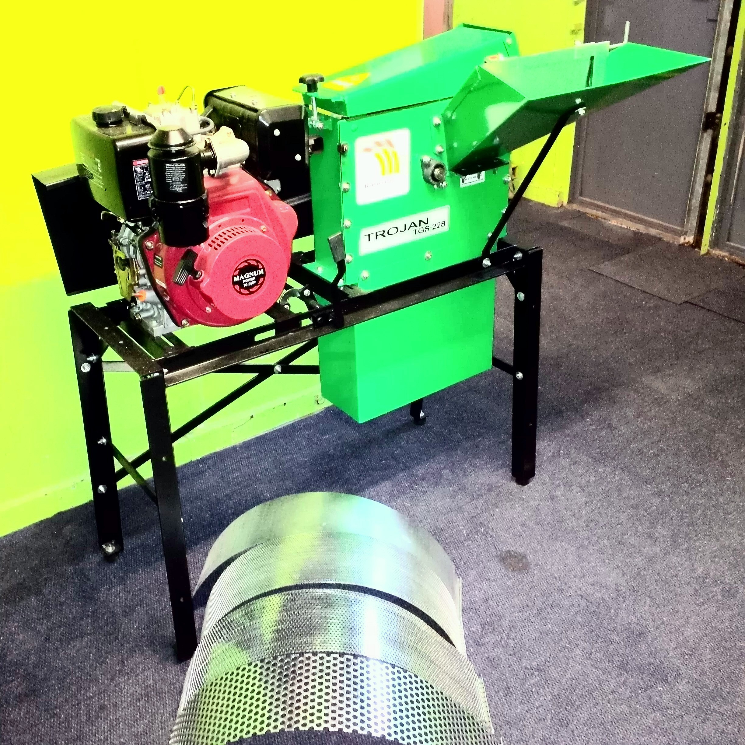 Commercial food-grade stainless steel spice pulveriser with cyclone separator system